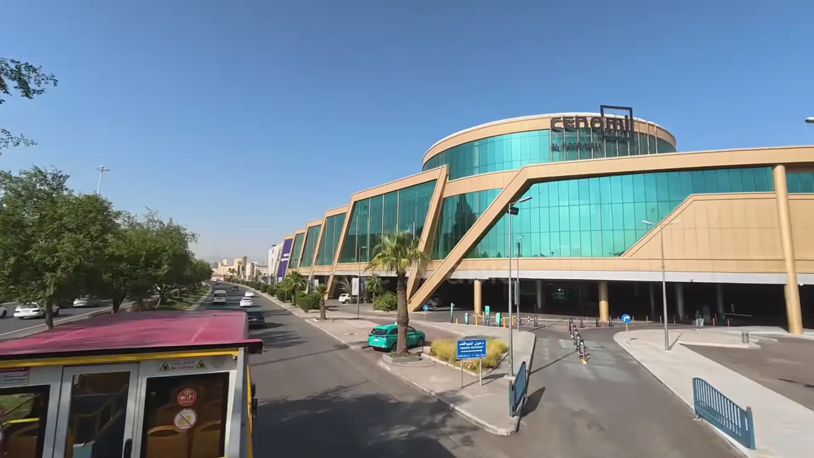 Arrêt 6 du bus des visites de Médine : Le grand centre commercial