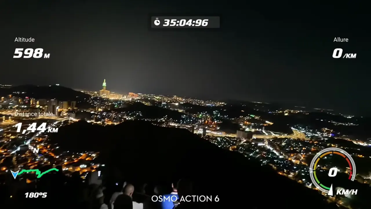 La Mecque illuminée vue du sommet de Jabal an-Nour, la nuit