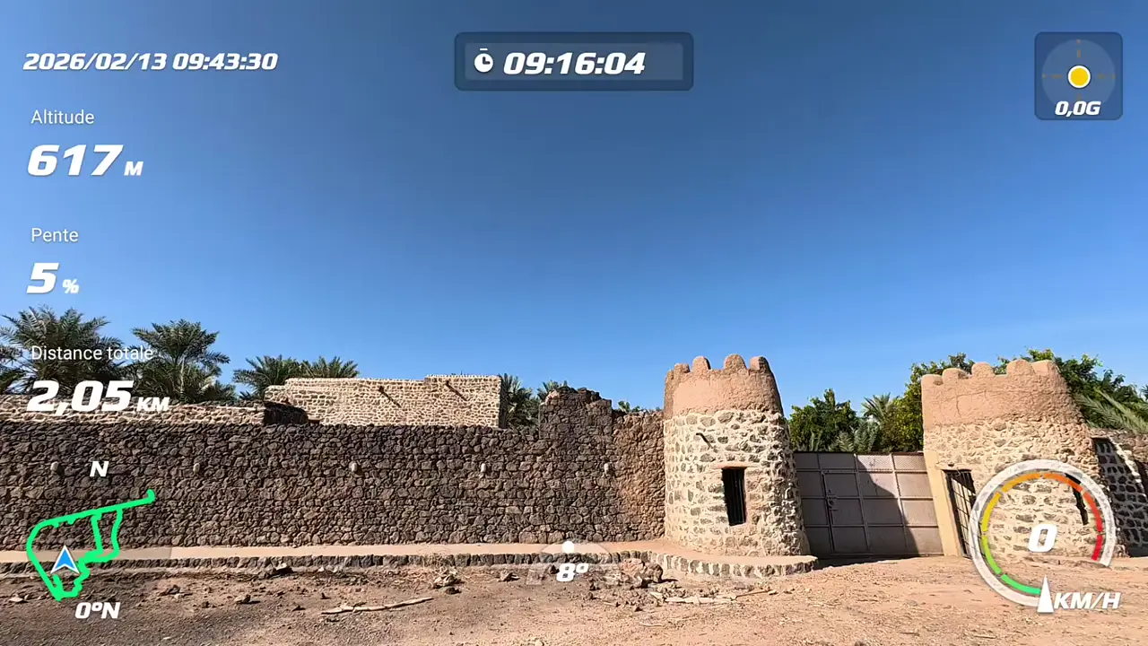 Une forteresse restaurée près de Qubâʾ, filmée pendant le parcours à vélo, compteur affiché