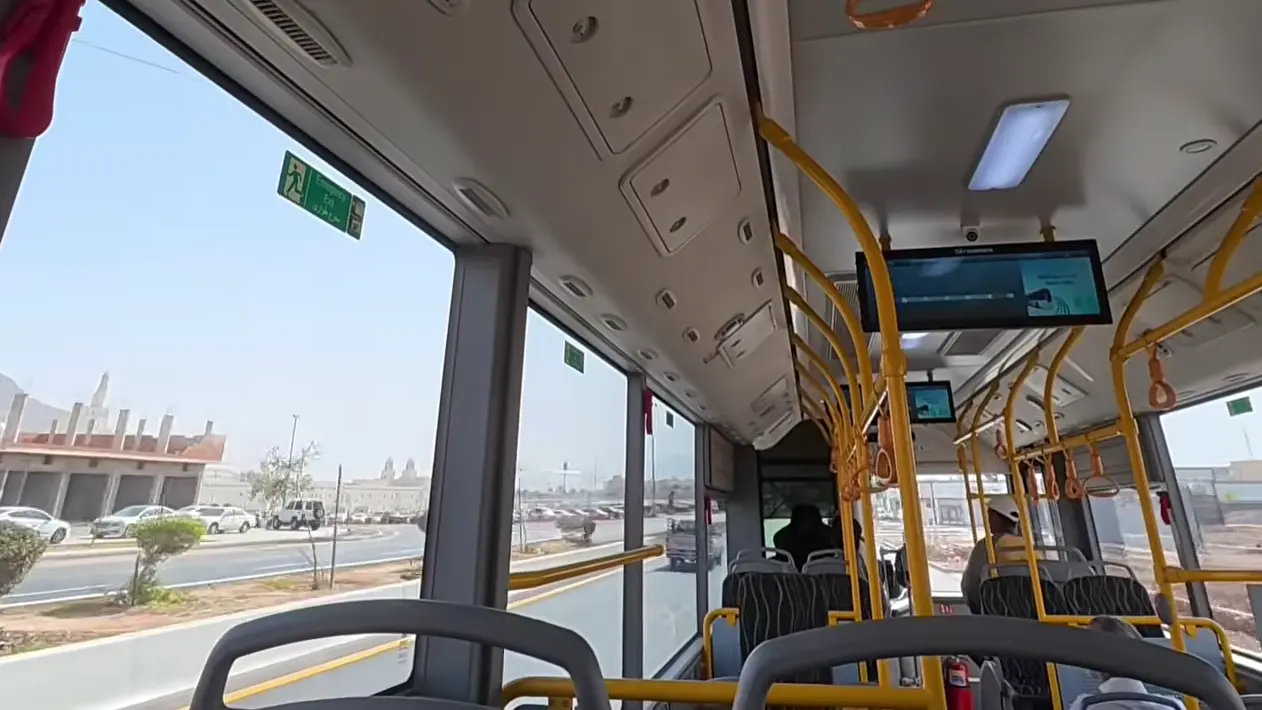 À bord du bus 130, climatisé, entre Médine et le miqât
