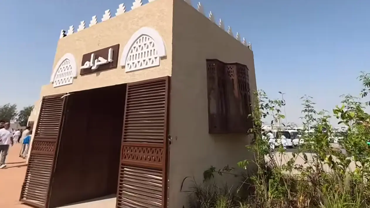 Les marchands d'iḥrâm regroupés au miqât de Médine